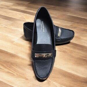 Marc New York Andrew Marc Women's Size 7 Black Pebbled Leather Loafers Gold Logo